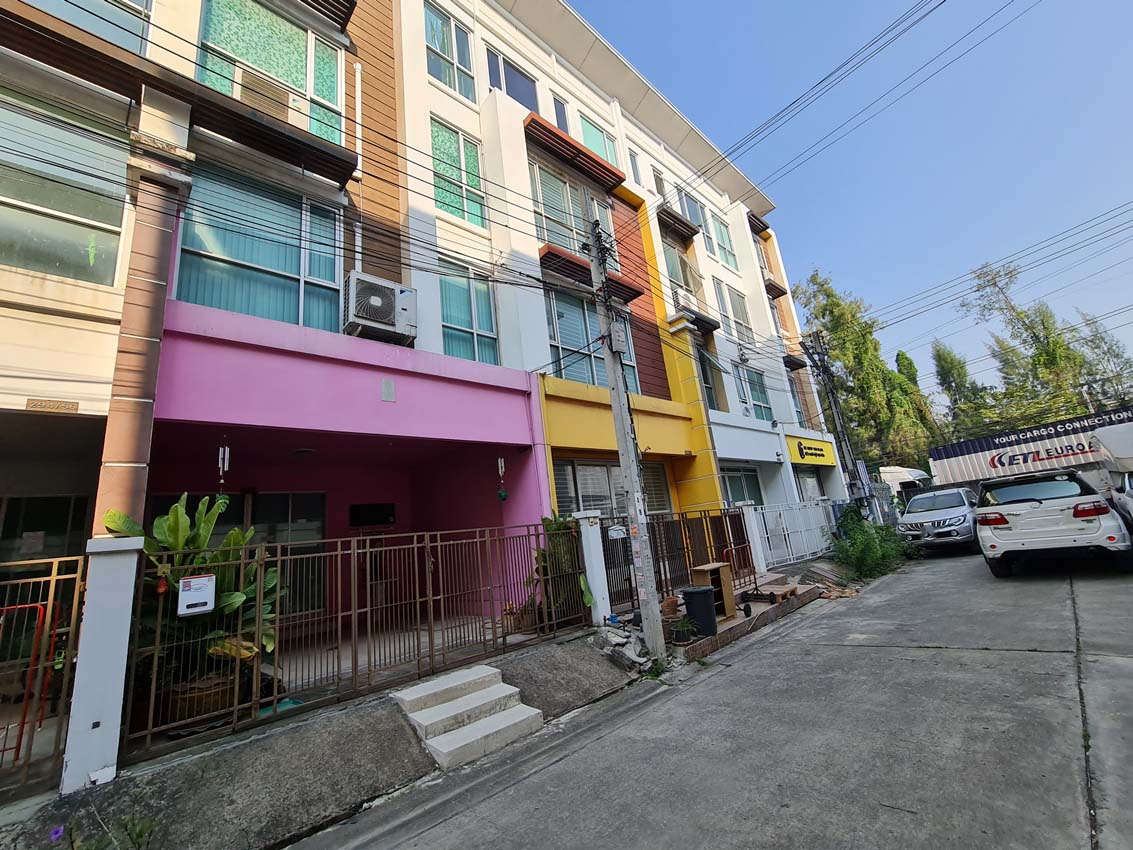 ทาวน์เฮ้าส์ อาร์เค ออฟฟิตพาร์ค ลาดกระบัง