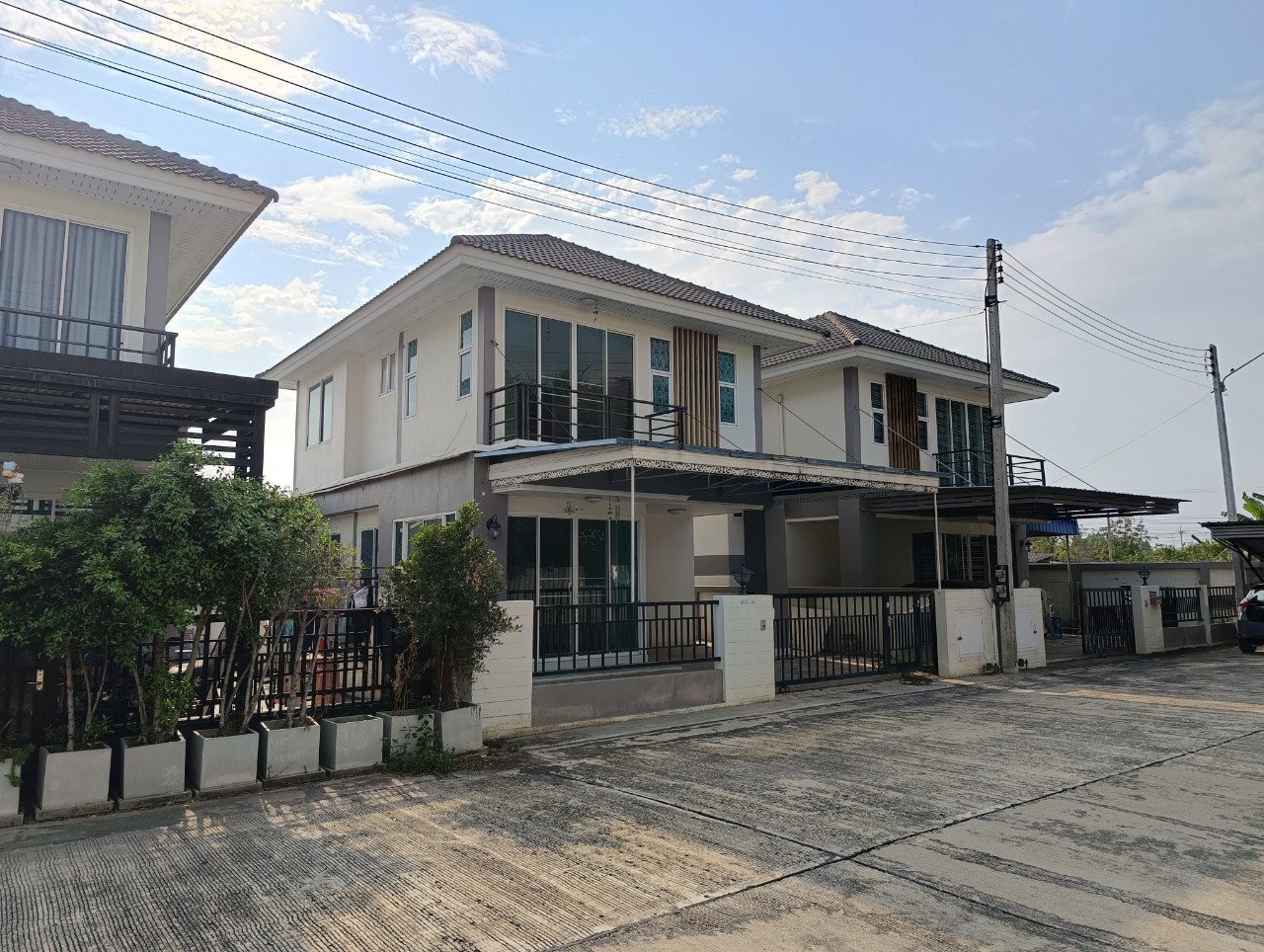 บ้านแฝด พีซี วิลเลจ  ท่าม่วง