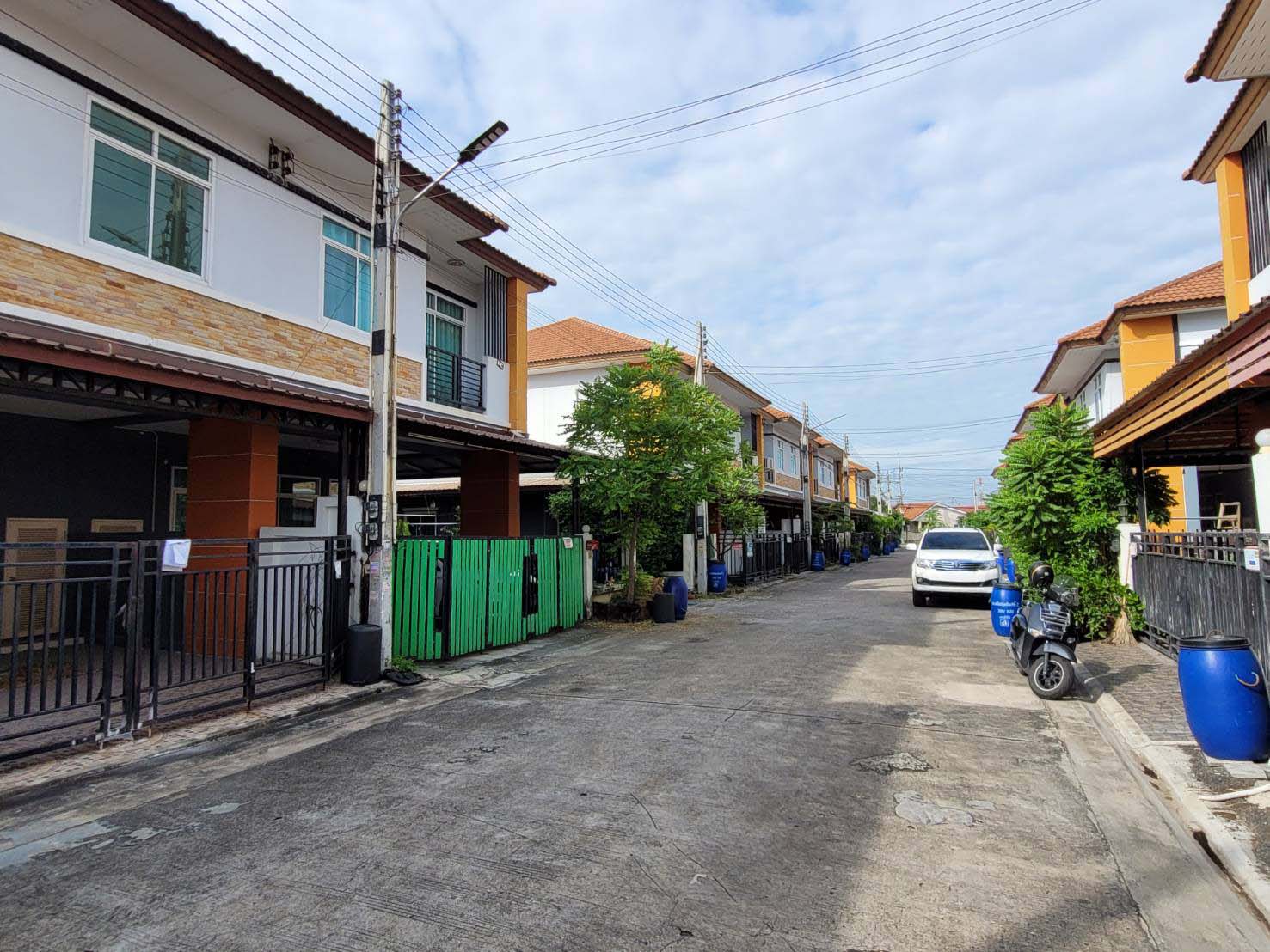 ทาวน์เฮ้าส์ รุ่งเรืองซิตี้ 2  ชลบุรี