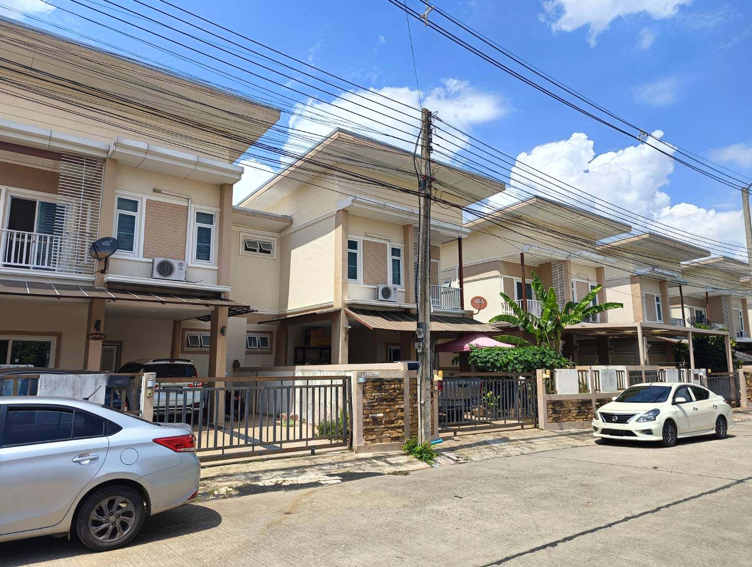 บ้านแฝด เป็นสุขเลคไซค์ ขอนแก่น