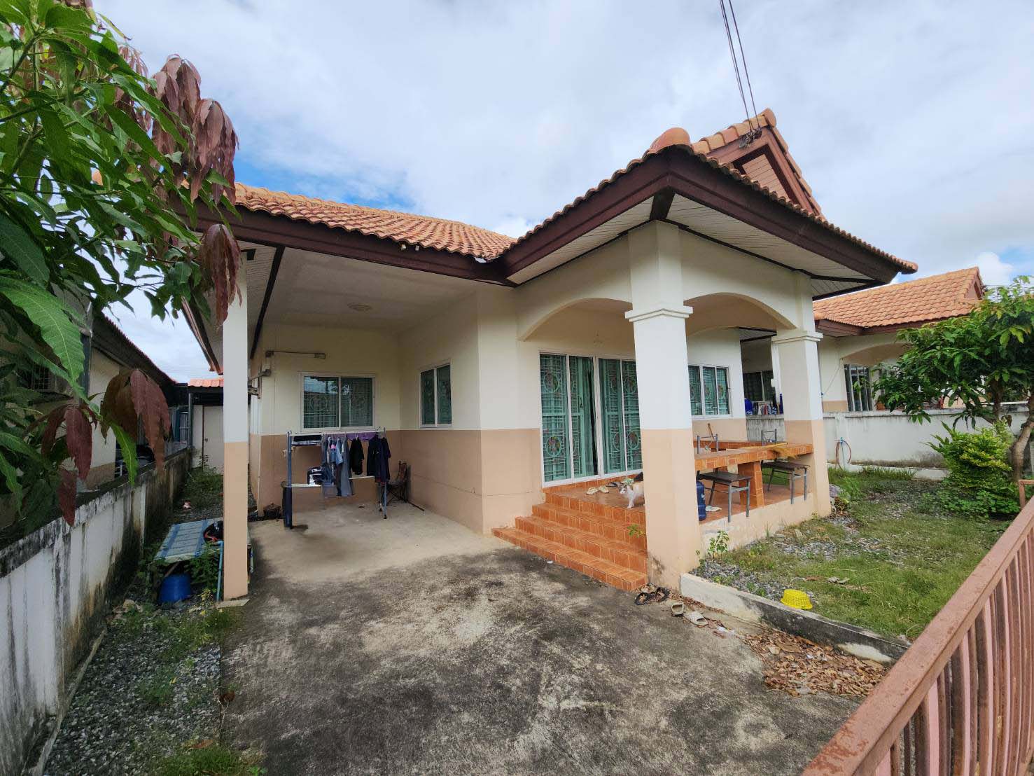 บ้านเดี่ยว แผ่นดินทอง ลิฟวิ่งโฮม ปลวกแดง