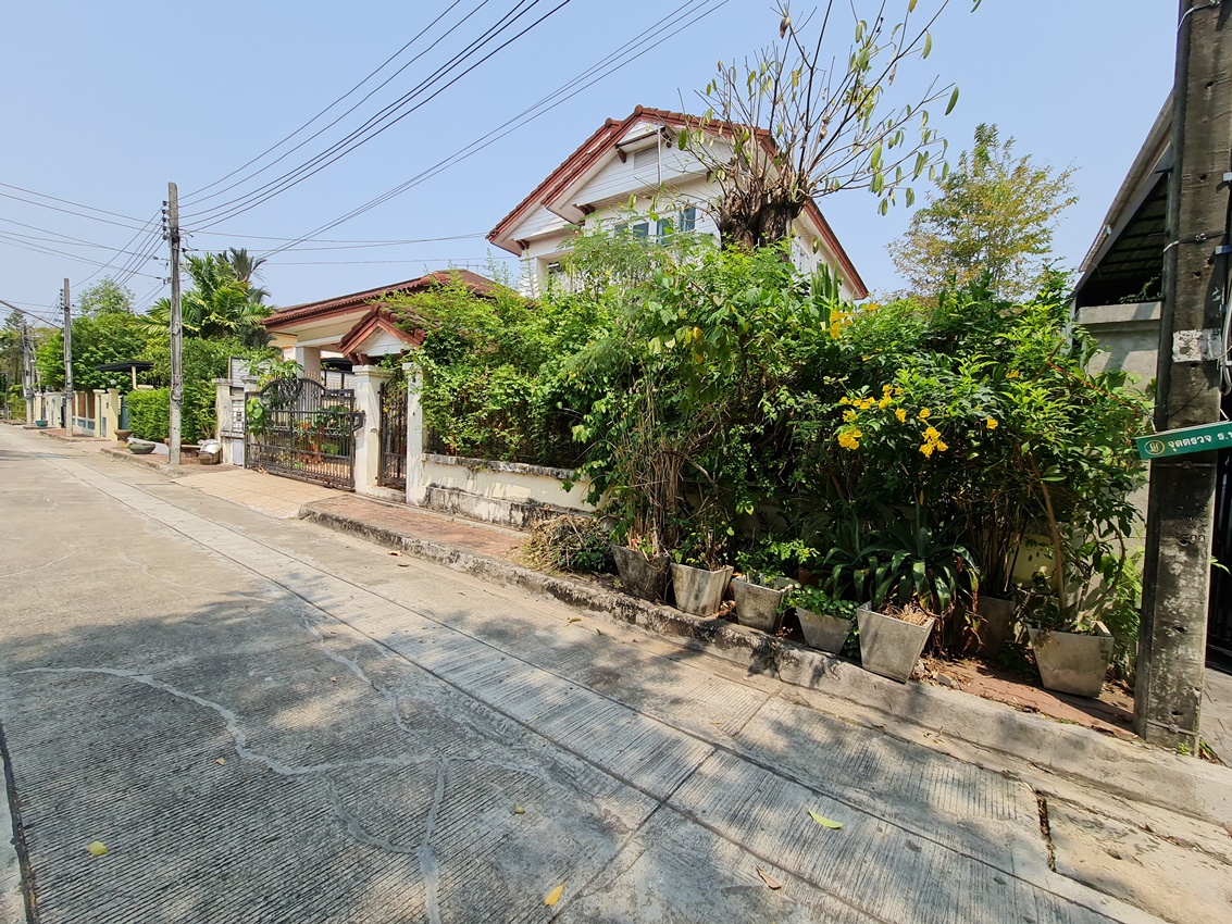 บ้านเดี่ยว มัณฑนา พระยาสุเรนทร์ 