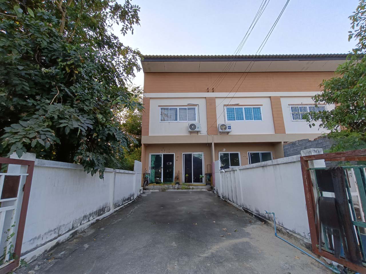 ทาวน์เฮาส์ บ้านแห เมืองอ่างทอง อ่างทอง